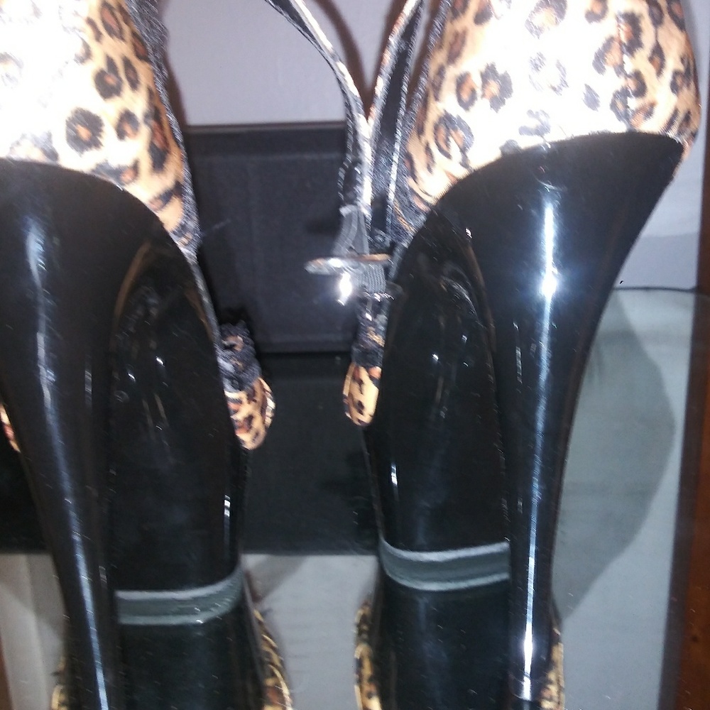 Shoes - Picture 4 of 6